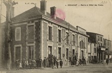 L&#39;Hôtel de Ville avant la première Guerre Mondiale ; l&#39;édifice regroupait la mairie et le bureau de poste - JPEG - 16.8 ko