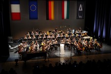 Le Trina Orchestra sur la scène de Sémaphore pour le 20ème anniversaire de jumelage entre Cébazat et Gerstetten - JPEG - 74.8 ko
