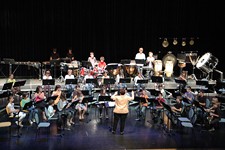 Orchestre des petits de l&#39;école de musique sur la scène de Sémaphore) - JPEG - 54.7 ko