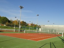 Courts de tennis extérieurs - JPEG - 31.5 ko